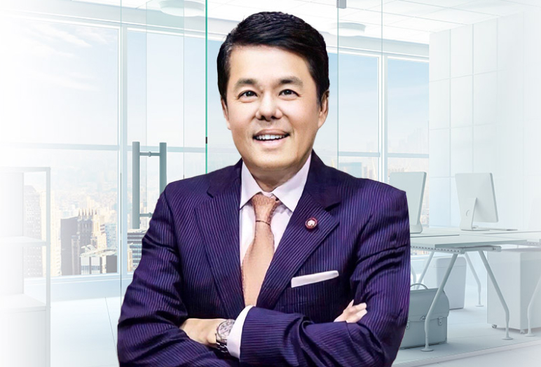 นายธนาธิป อุปัติศฤงค์