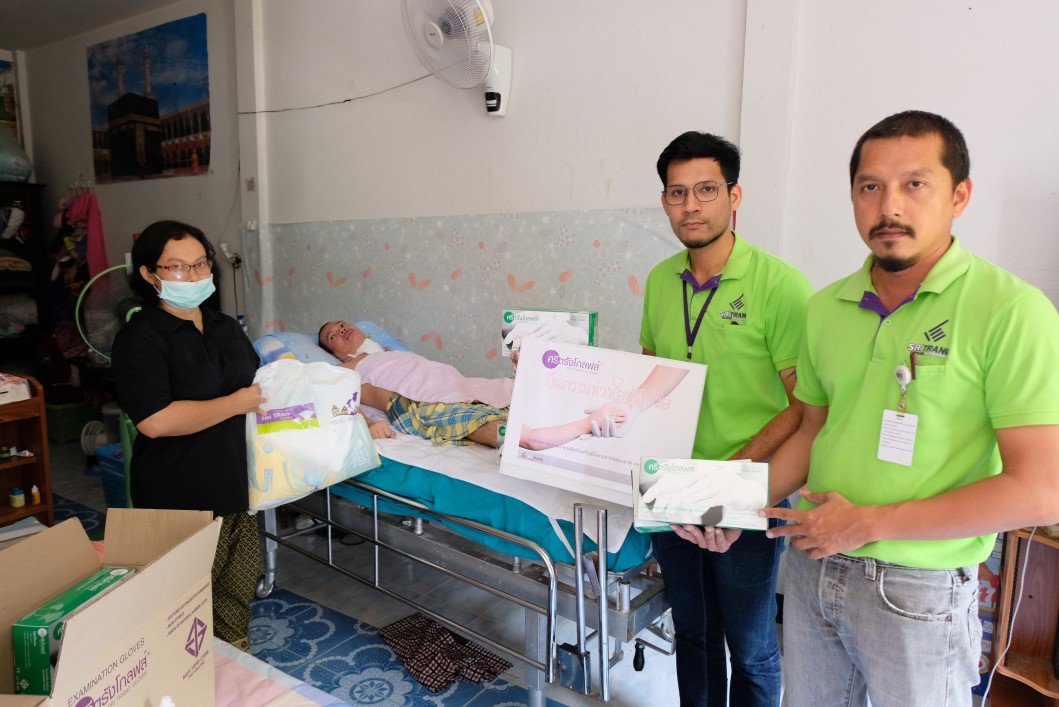 Sri Trang Gloves (Thailand) Public Company Limited, Hat Yai Branch, organized a project sharing is caring for patients as Sharing Touch of Love