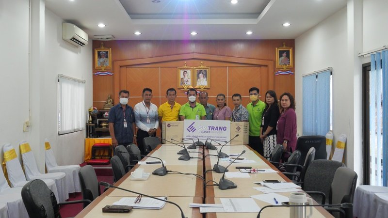 ศรีตรังโกลฟส์ มอบถุงมือยางเพื่อสนับสนุนการควบคุมการแพร่ระบาด COVID-19