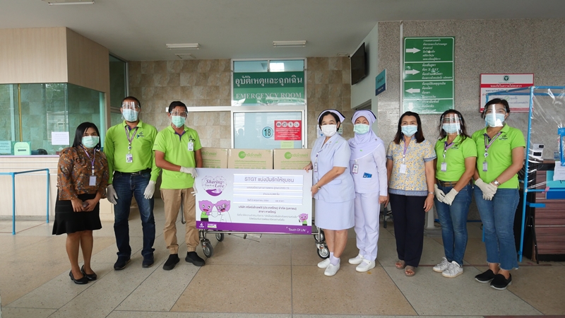 ศรีตรังโกลฟส์ ร่วมสู้ภัยโควิด-19 มอบถุงมือยางให้โรงพยาบาลสะเดา