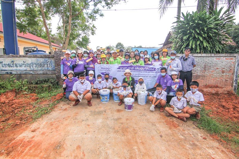 ศรีตรังโกลฟส์ อาสา ทาสี ให้โรงเรียน