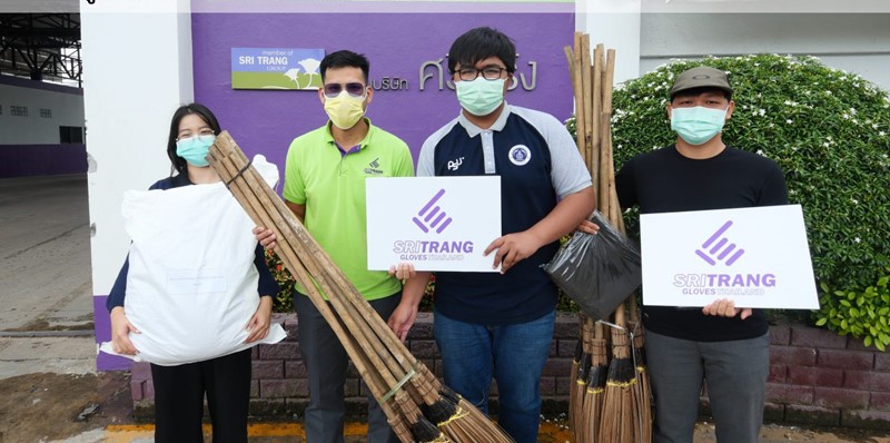 Sri Trang Gloves donates gloves to the student union university.