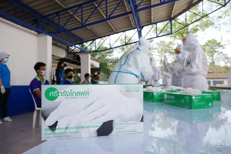 ศรีตรังโกลฟส์ ส่งมอบถุงมือยางเพื่อสนับสนุนโครงการตรวจคัดกรอง Covid-19