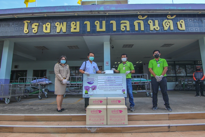 ศรีตรังโกลฟส์ ส่งต่อความห่วยใย มอบถุงมือยางแก่หน่วยงานในพื้นที่จังหวัดตรัง