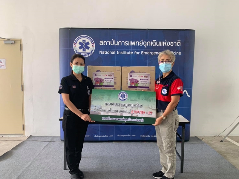กลุ่มบริษัทศรีตรัง มอบถุงมือยางแก่สถาบันการแพทย์ฉุกเฉินแห่งชาติ