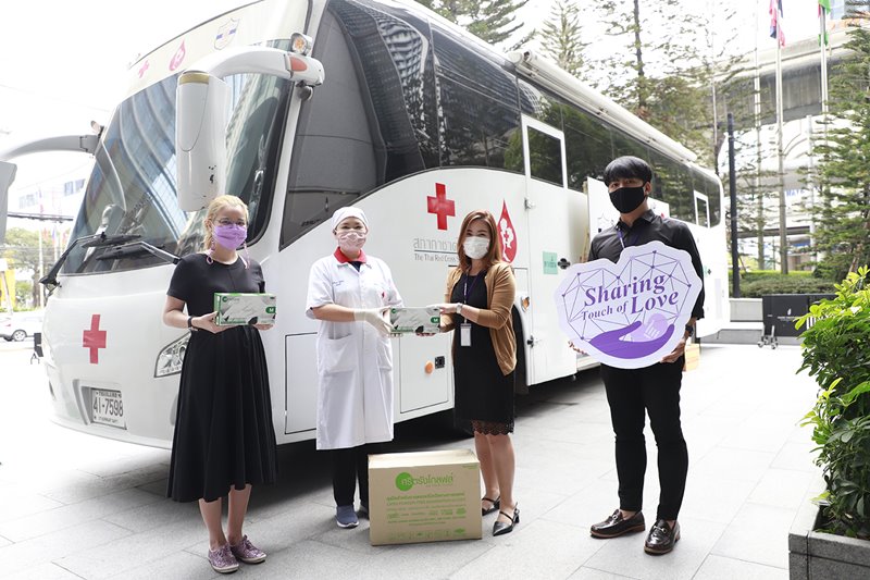 Sri Trang Group Gives Latex Gloves to Blood Donation Unit under the Thai Red Cross Society
