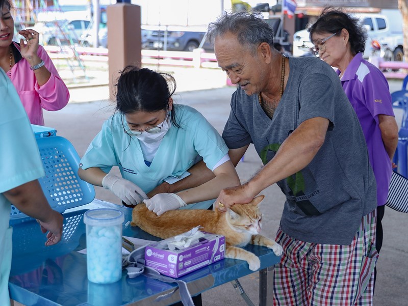 ศรีตรังโกลฟส์ สนับสนุนค่ายรณรงค์ป้องกันโรคพิษสุนัขบ้า