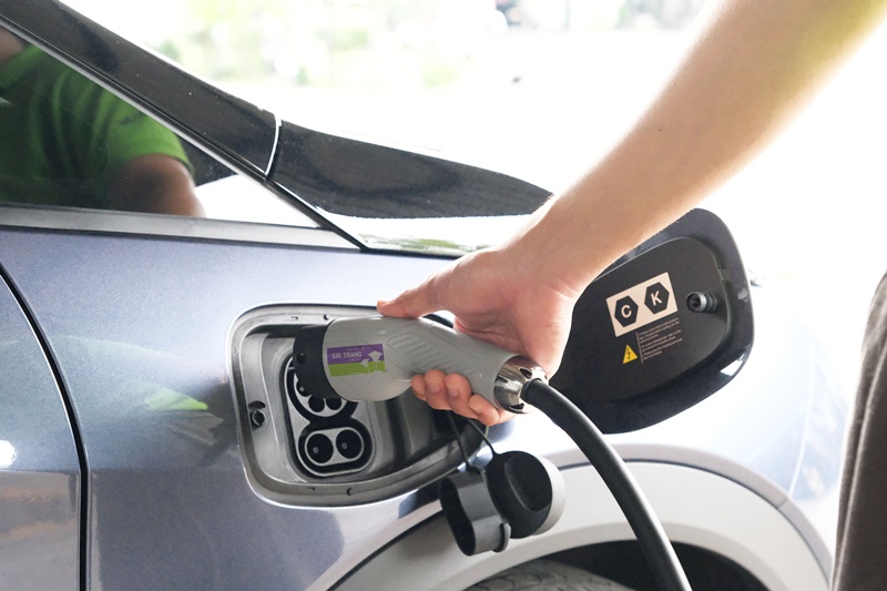 กลุ่มบริษัทศรีตรัง ลุยติดตั้ง EV Charger ในโรงงานทั่วประเทศ สนับสนุนพนักงานใช้พลังงานสะอาด ร่วมลดการปล่อยก๊าซเรือนกระจก ตอกย้ำจุดยืน “Green Rubber Company”